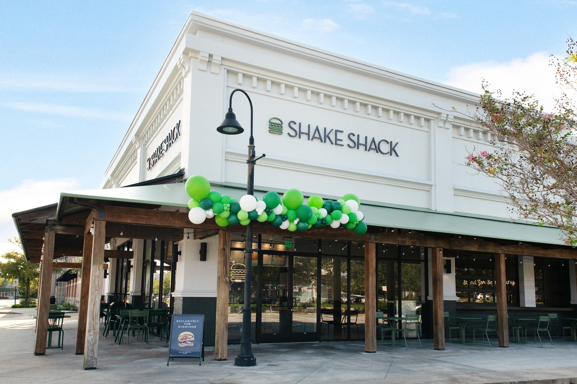 Shake Shack opened at Simon’s St. Johns Town Center in Jacksonville, Florida in September.