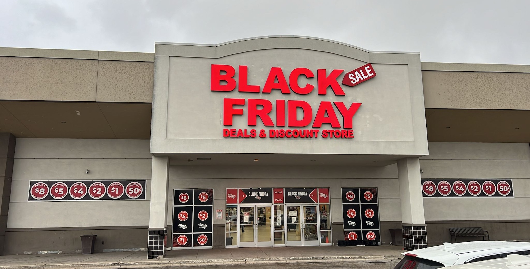 Black Friday Deals & Discounts is one of the larger bin store operators in the U.S., running 40 stores under the Black Fr