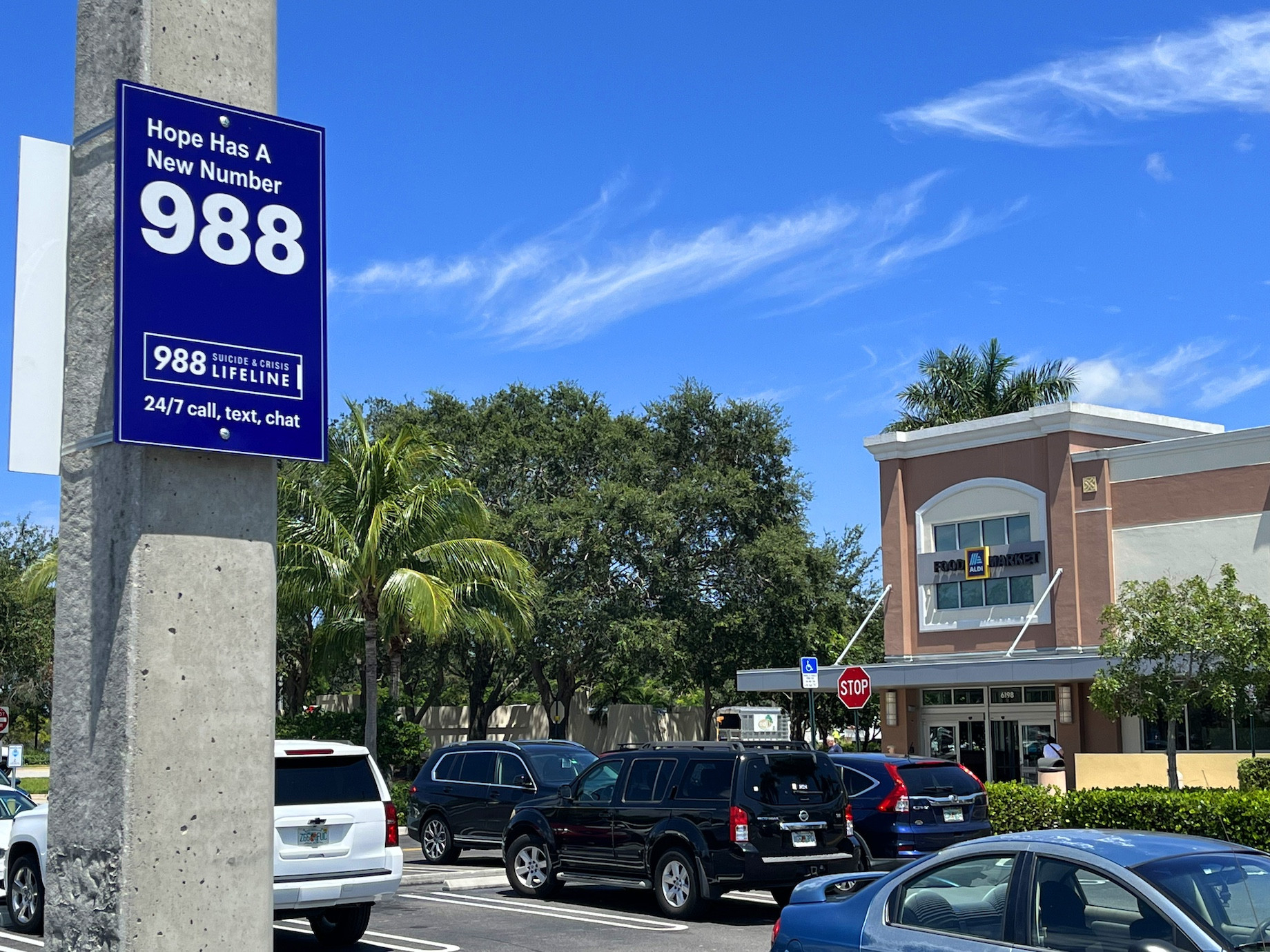 On World Mental Health Day, seven open-air center owners installed 8,400 weather-resistant signs in 1,450 shopping centers to