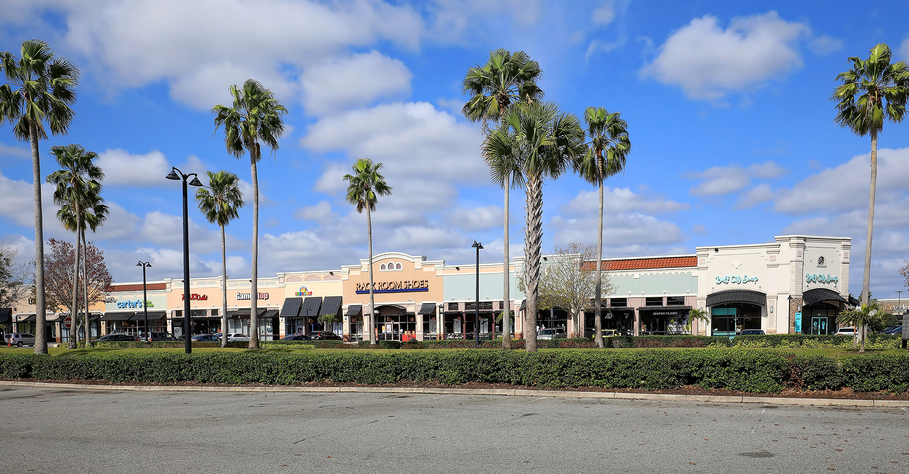 Kimco Realty announced on Oct. 1 that it had acquired the 976,000-square-foot Waterford Lakes Town Center in Orlando for $322